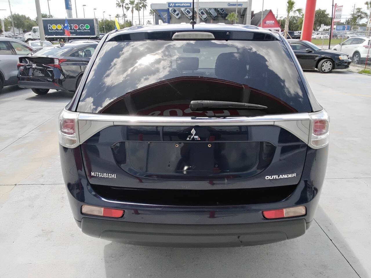 Used 2014 Mitsubishi Outlander SE AWD/4WD image 2
