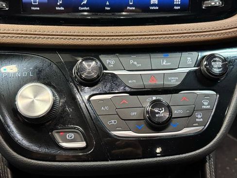 Used 2021 Chrysler Pacifica Limited w/ Premium & Safety Sphere Group image 23