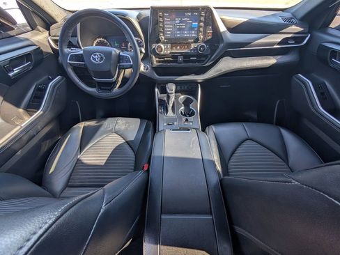 Used 2022 Toyota Highlander XSE image 25
