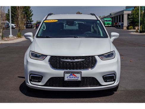 Used 2022 Chrysler Pacifica Touring-L FWD image 8