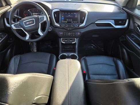 Used 2024 GMC Terrain SLT image 20