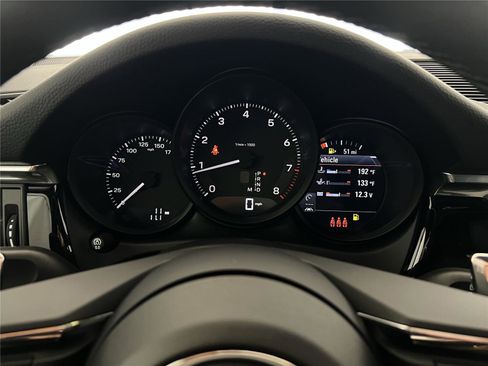Used 2026 Porsche Macan image 21