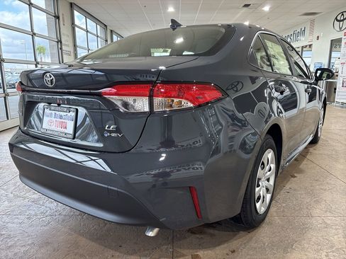 Used 2026 Toyota Corolla LE image 2