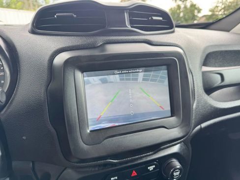 Used 2019 Jeep Renegade Latitude w/ Safety & Security Group II image 6