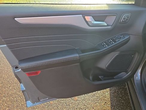 New 2025 Ford Escape SE w/ PHEV Premium Package FWD image 18