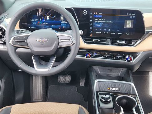 Used 2025 Chevrolet Equinox ACTIV w/ Safety and Technology Package FWD image 24
