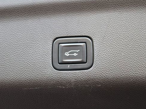 Used 2021 GMC Yukon XL SLT w/ SLT Premium Package image 31