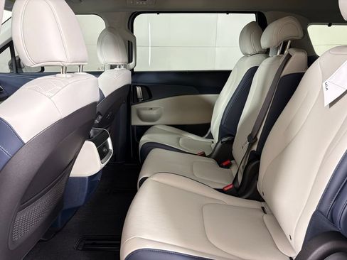 New 2026 Kia Carnival EX FWD image 35