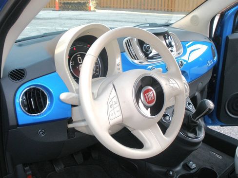 Used 2018 FIAT 500 Pop FWD image 30