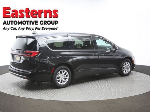Used 2023 Chrysler Pacifica Touring-L FWD image 41
