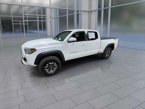 Certified 2023 Toyota Tacoma TRD Off-Road image 4