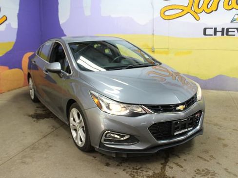 Used 2018 Chevrolet Cruze Premier FWD image 4