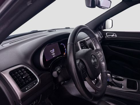 Used 2017 Jeep Grand Cherokee Altitude image 23