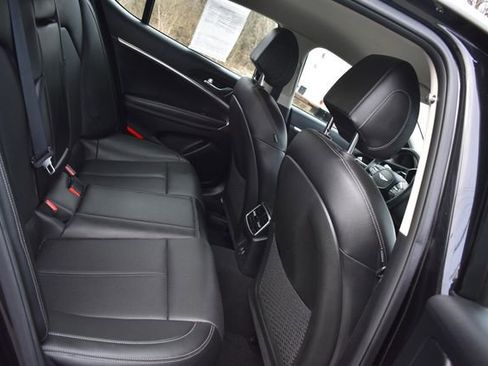 Used 2025 Genesis G70 2.5T image 14