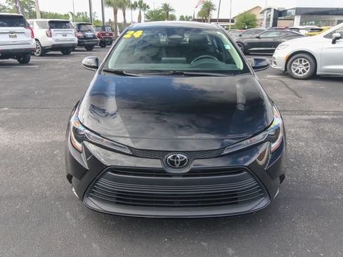 Used 2024 Toyota Corolla LE FWD image 2