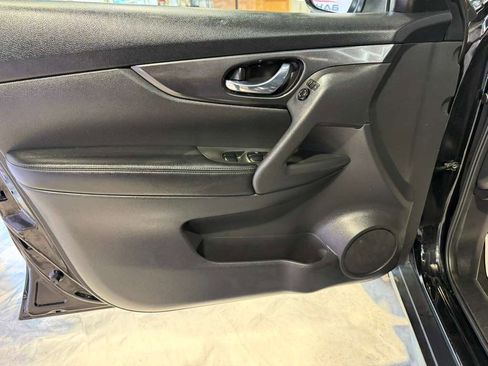 Used 2018 Nissan Rogue SV image 13