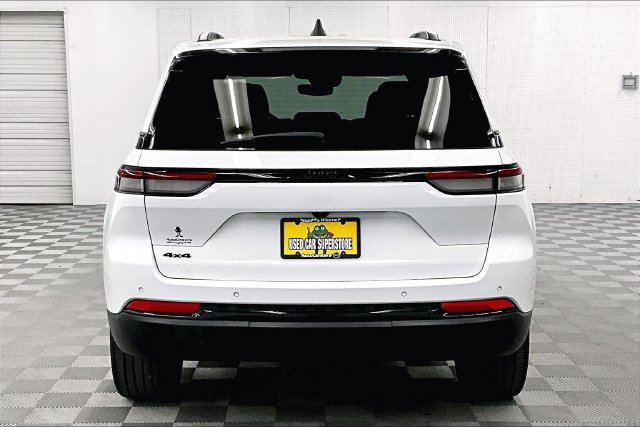 Used 2023 Jeep Grand Cherokee Altitude AWD/4WD image 5