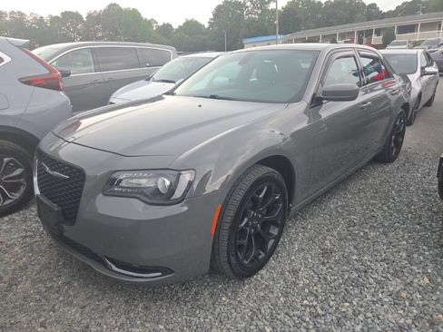 Used 2019 Chrysler 300 S RWD image 1