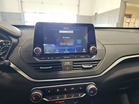 Used 2020 Nissan Altima 2.5 SR w/ Premium Package image 14