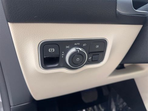 Used 2023 Mercedes-Benz EQB 300 4MATIC image 53