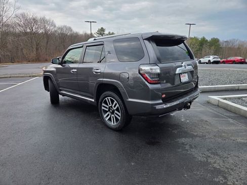 Used 2022 Toyota 4Runner Limited AWD/4WD image 2