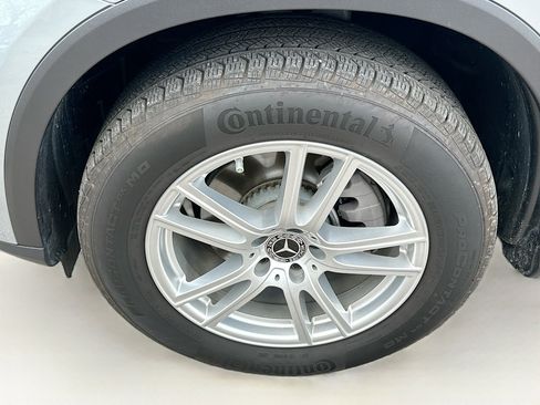 Used 2025 Mercedes-Benz GLC 300 4MATIC image 33