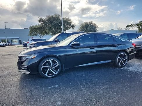 Used 2018 Honda Accord Sport image 8