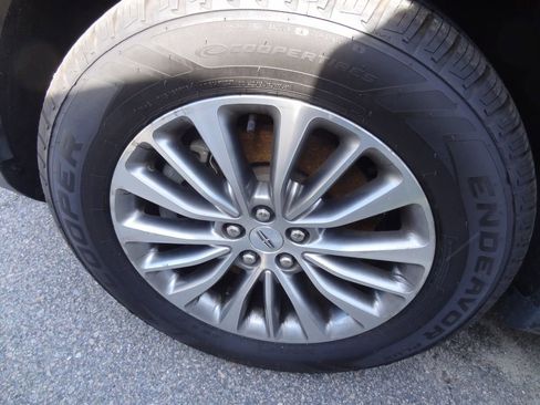 Used 2017 Lincoln MKX Select w/ Select Plus Package image 11