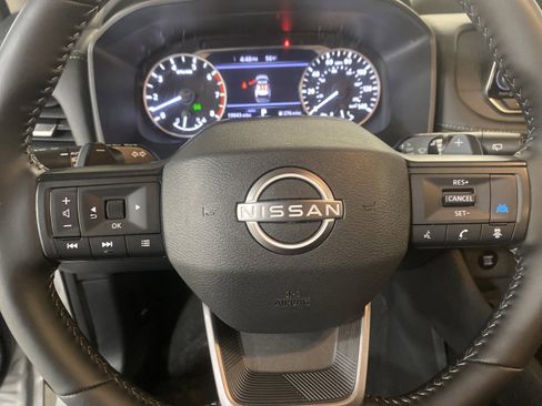 Used 2025 Nissan Rogue SV image 18