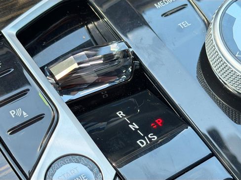 Used 2023 BMW X7 M60i w/ Executive Package image 31