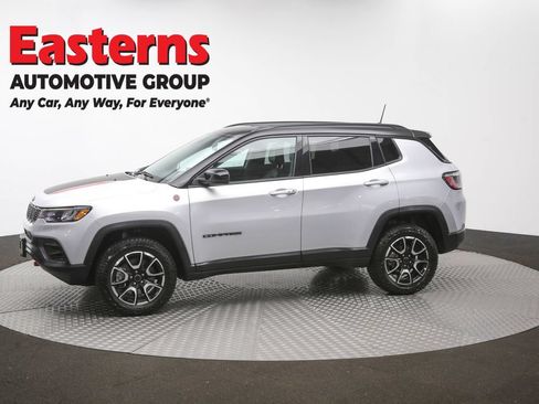 Used 2025 Jeep Compass Trailhawk w/ Trailer Tow Group AWD/4WD image 57