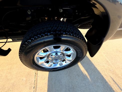 Used 2015 Ford F350 Lariat w/ Lariat Interior Package image 12