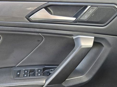 Certified 2024 Volkswagen Tiguan SE w/ Panoramic Sunroof Package FWD image 28