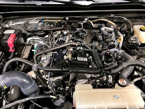 Used 2025 Toyota Tacoma SR5 AWD/4WD image 39