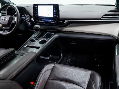 Used 2023 Toyota Sienna Platinum image 17