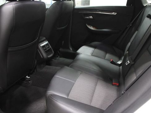 Used 2014 Chevrolet Impala LT w/ Convenience Package image 24