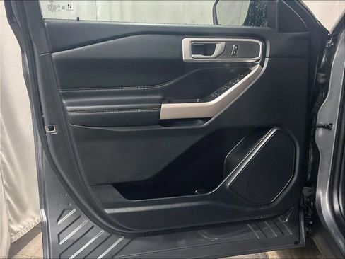 Used 2023 Ford Explorer XLT w/ Equipment Group 202A image 9