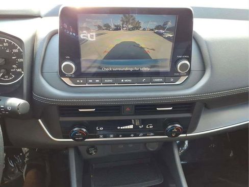 Used 2024 Nissan Rogue SV FWD image 16