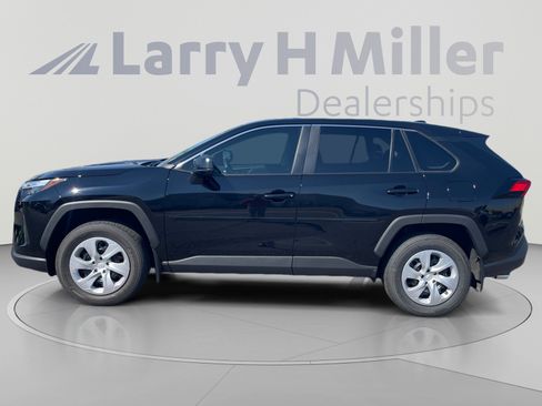 Used 2025 Toyota RAV4 LE AWD/4WD image 2