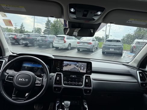 Used 2023 Kia Sorento SX AWD/4WD image 9