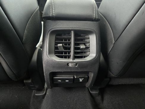 Used 2019 Jeep Cherokee Limited w/ Luxury Group image 11