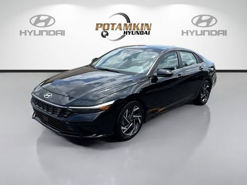 Certified 2025 Hyundai Elantra SEL FWD image 1