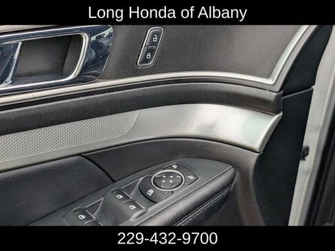 Used 2016 Ford Explorer XLT w/ Equipment Group 202A FWD image 13