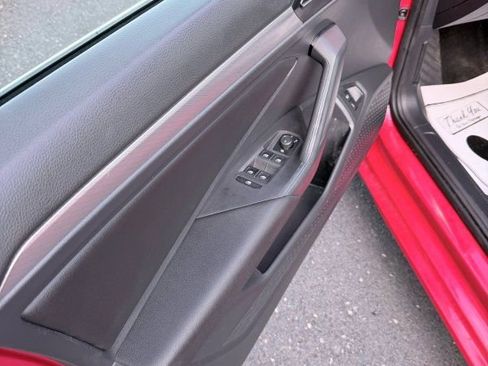 Used 2020 Volkswagen Jetta SE w/ SE Cold Weather Package image 9