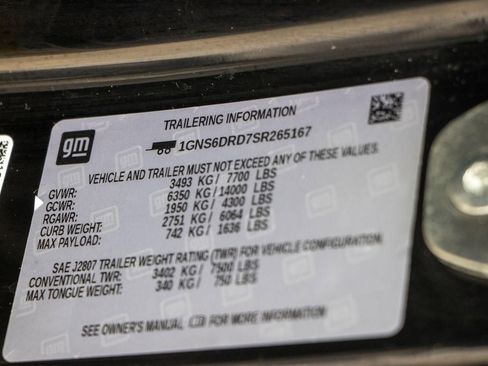 Used 2025 Chevrolet Suburban Z71 image 39