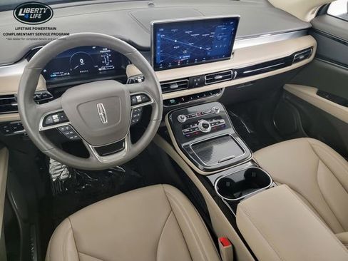 Used 2022 Lincoln Nautilus AWD w/ Premium Package image 32