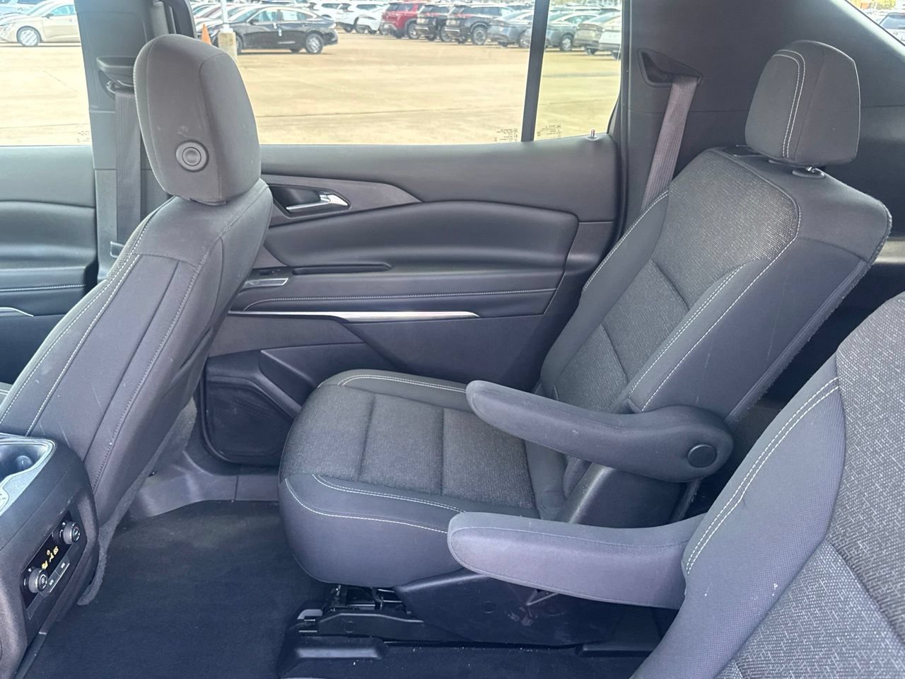 Used 2025 Chevrolet Traverse LT FWD image 42