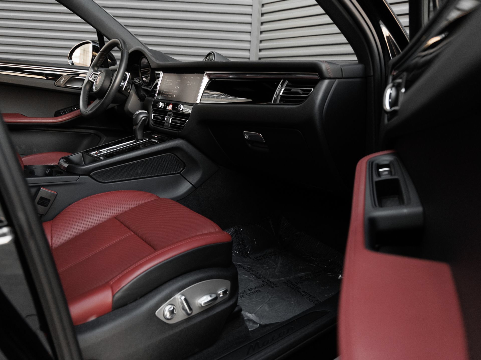Certified 2026 Porsche Macan AWD/4WD image 36
