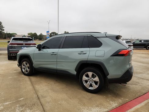 Used 2022 Toyota RAV4 XLE FWD image 4
