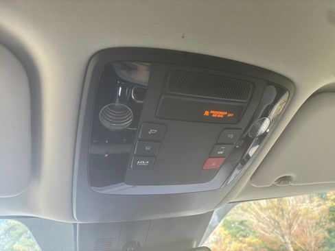 Used 2023 Kia Carnival SX image 29